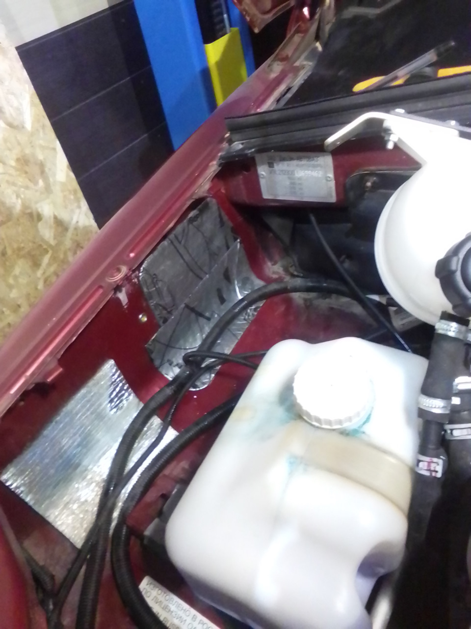 Приклеенный вибропласт} — Chevrolet Niva GLX