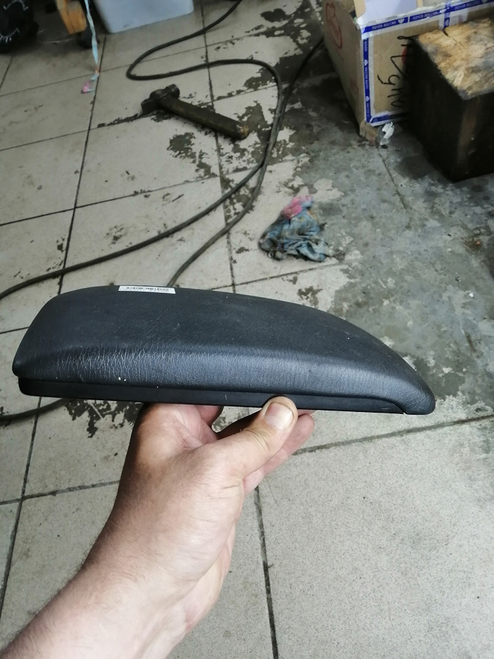 Крышка подлокотника на Subaru Legacy (BL/BP), Subaru Legacy B4 (BL), Subaru Outback (BP). Б/у | 1 000 ₽ в городе Томск | DRIVE2