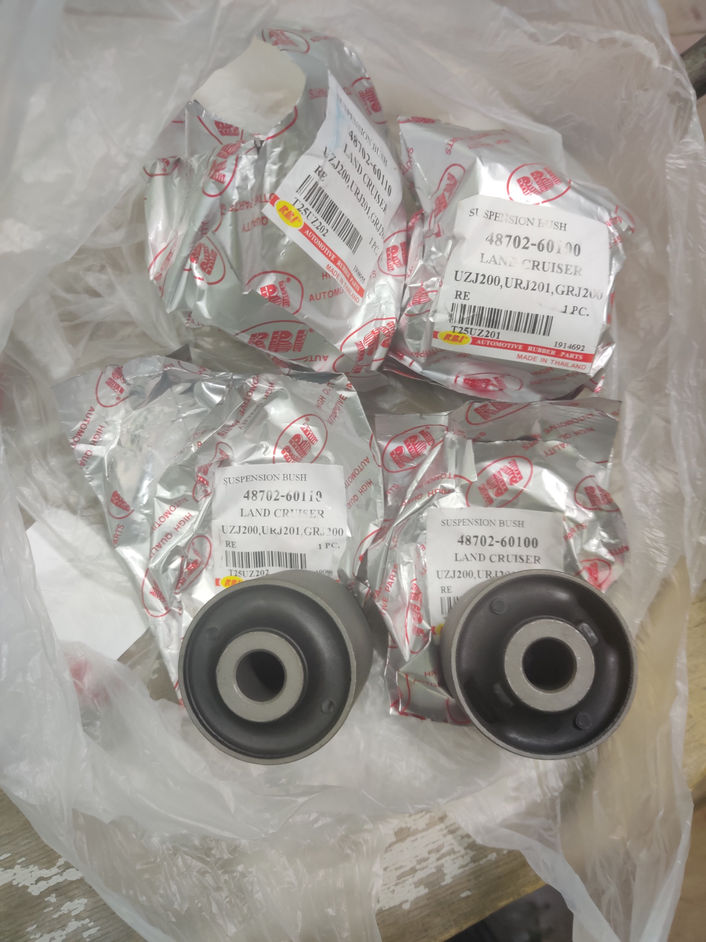 сайлентблок ленд крузер 100. комплект сайлентблоков рулевой рейки land cruiser 100. 48702-60100 сайлентблок. крузер 100 передние сайлентблоки. 48702-60090 сайлентблок.
