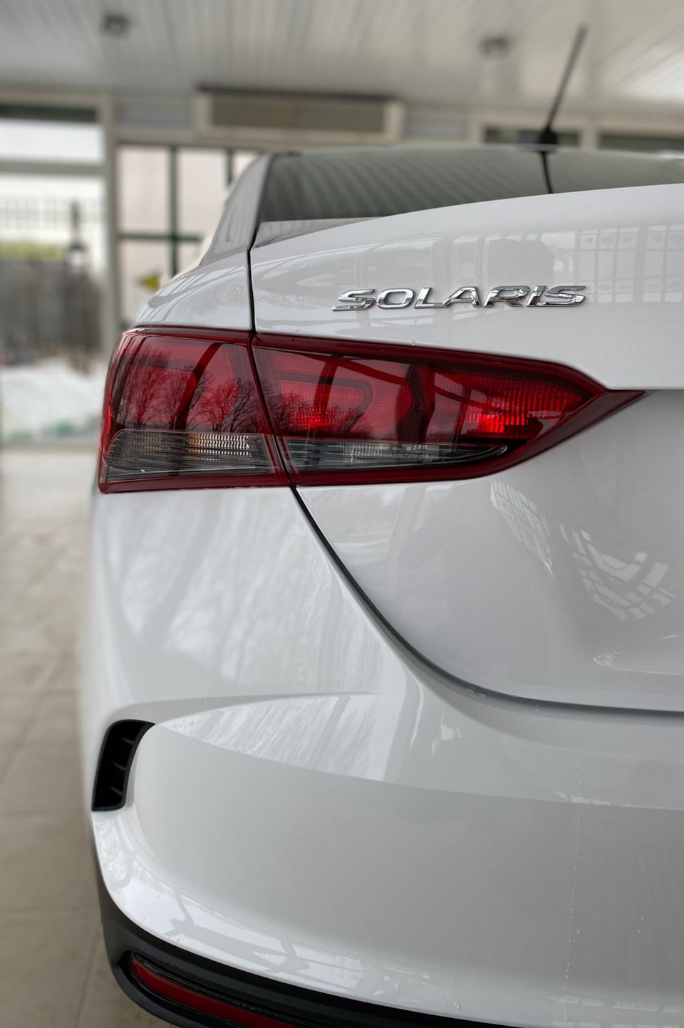 Коврик в багажник и подлокотник + опрос — Hyundai Solaris (2G), 1,6 л, 2021  года | стайлинг | DRIVE2