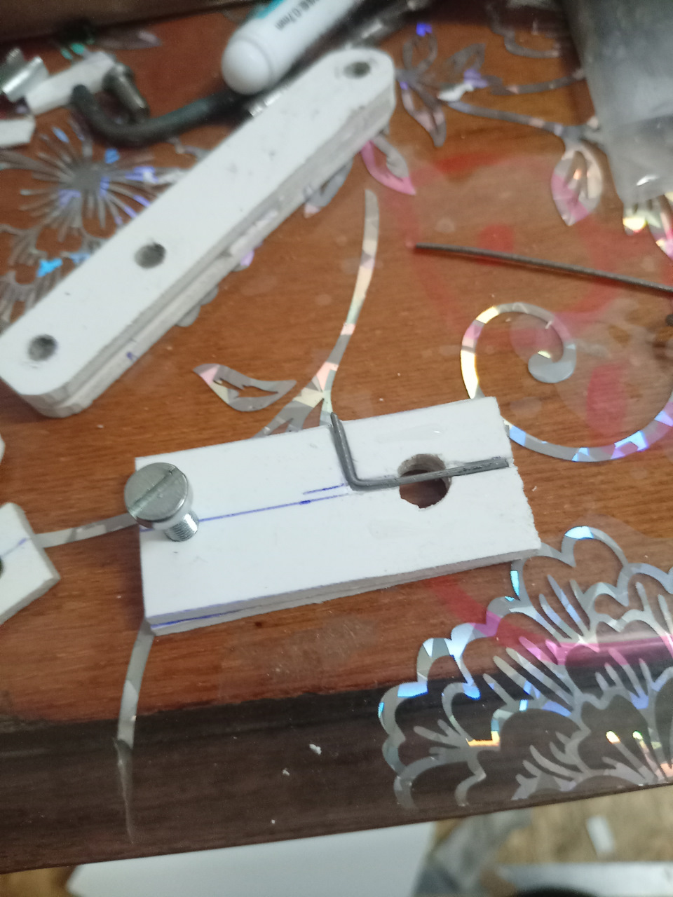 Рычаг заслонки грудь/ноги. Склеял 2пластины, сделал прорезь под проводку, которая будет вставляется в паз на трубке. — Lada 2120 Надежда