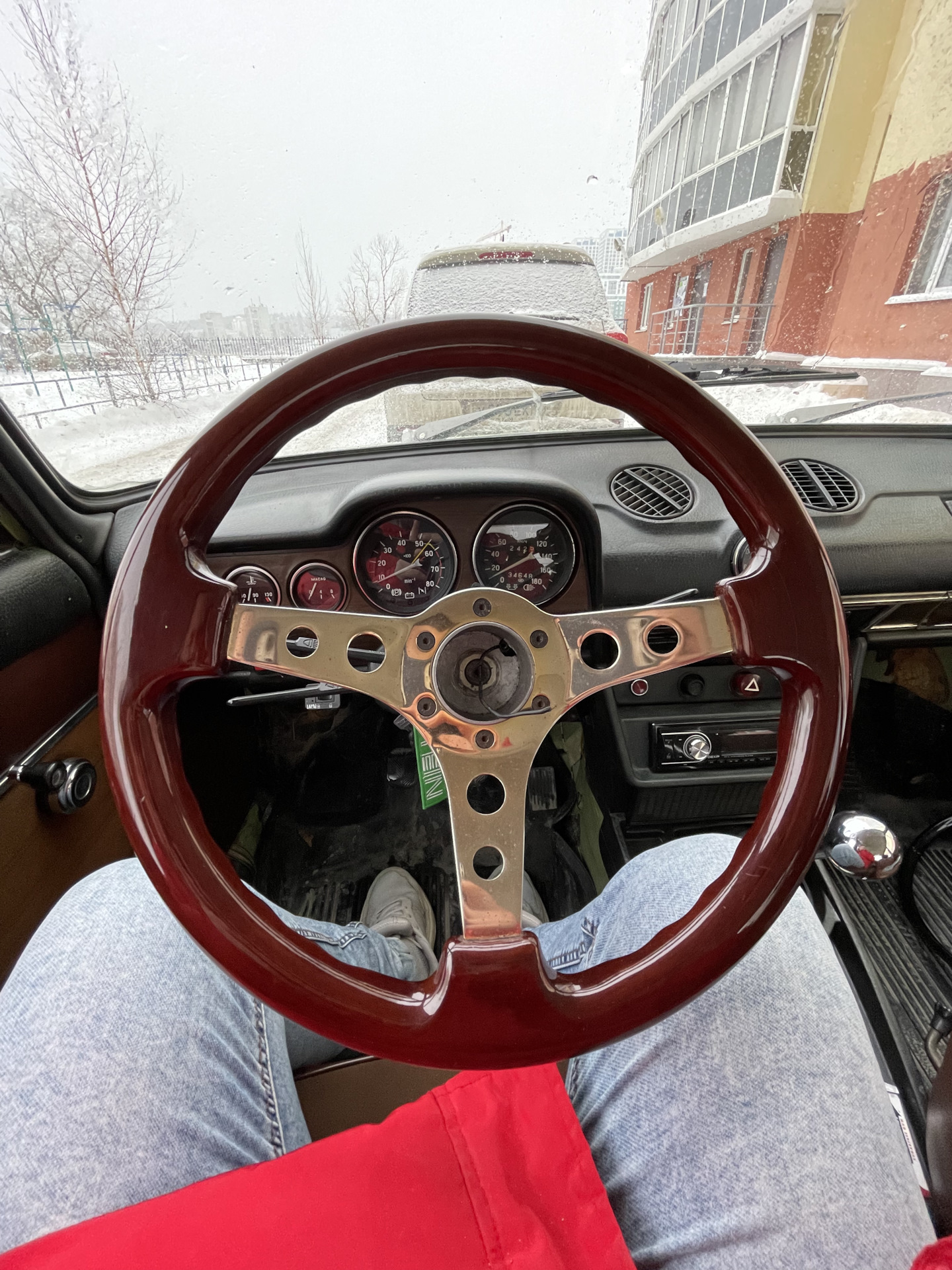 Замена руля на деревянный Daiwa — Lada 2106, 1,6 л, 1981 года ...