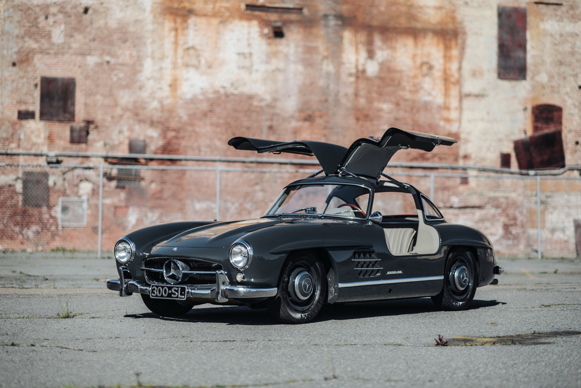 Mercedes Benz 300sl машинка чёрная