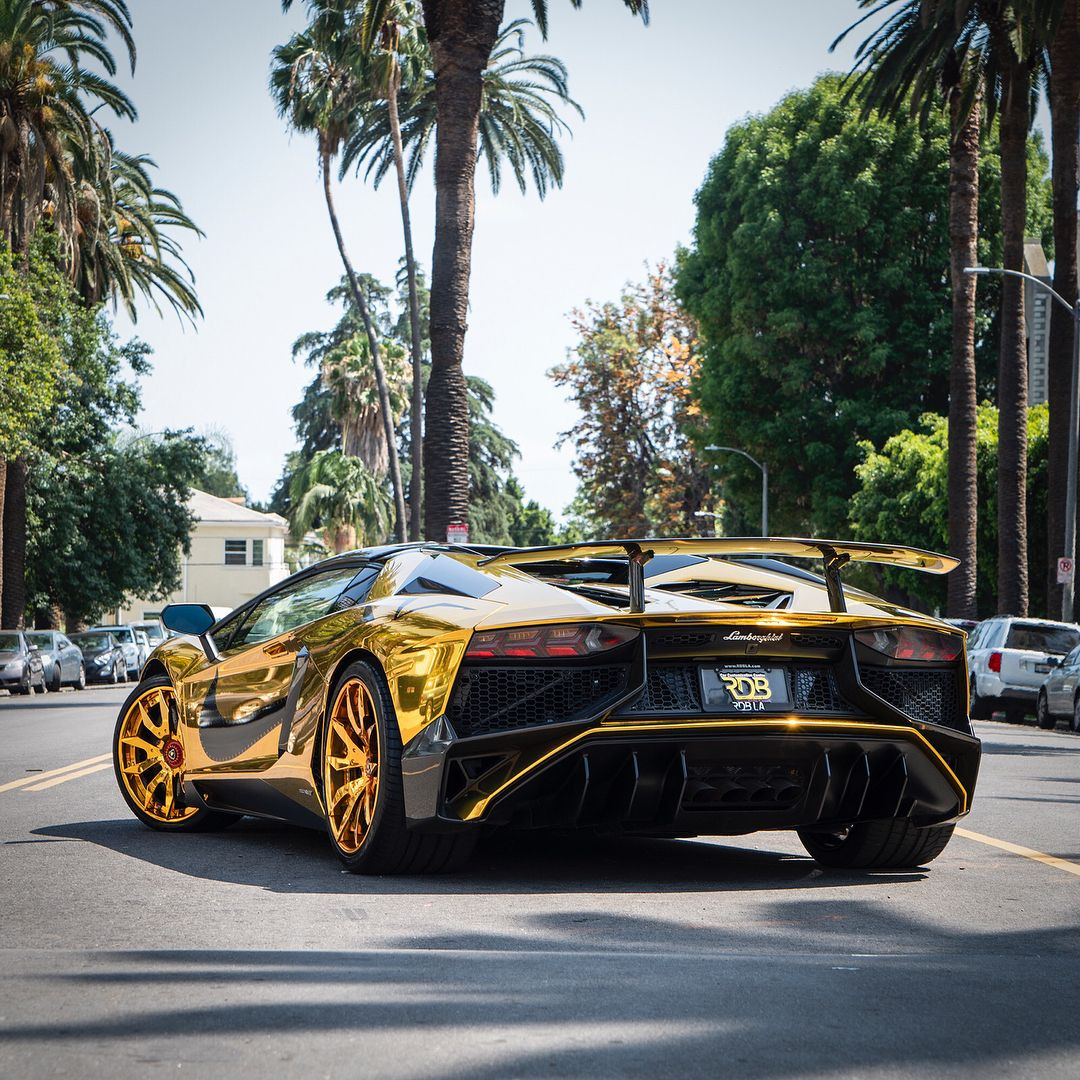 Lamborghini Aventador SV Gold