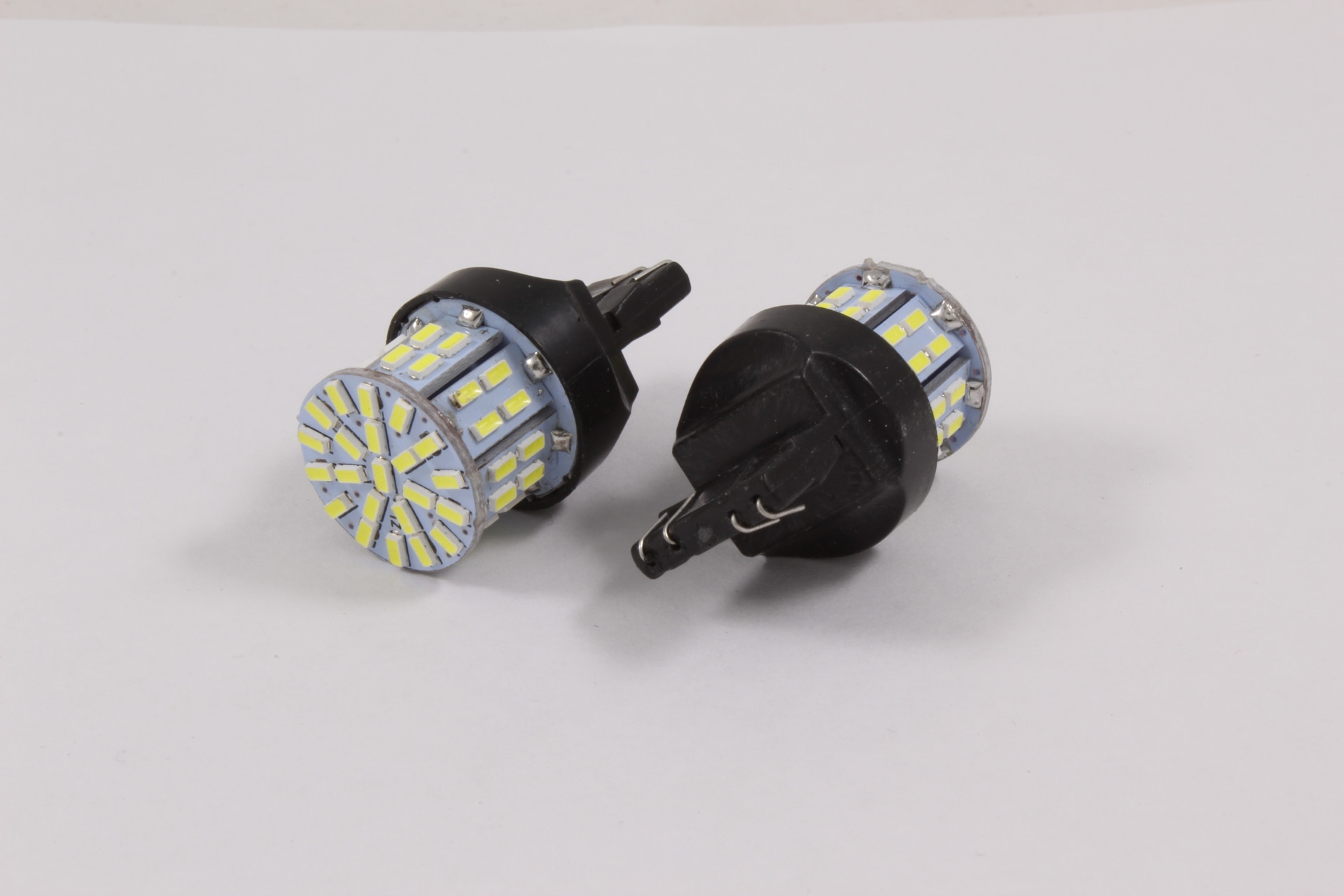 Светодиодная лампа в дополнительный стоп сигнал — Nissan Terrano III, 2 ...