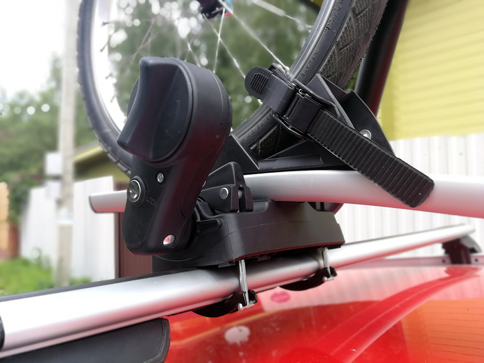 Велокрепление на крышу автомобиля atlant roof rider