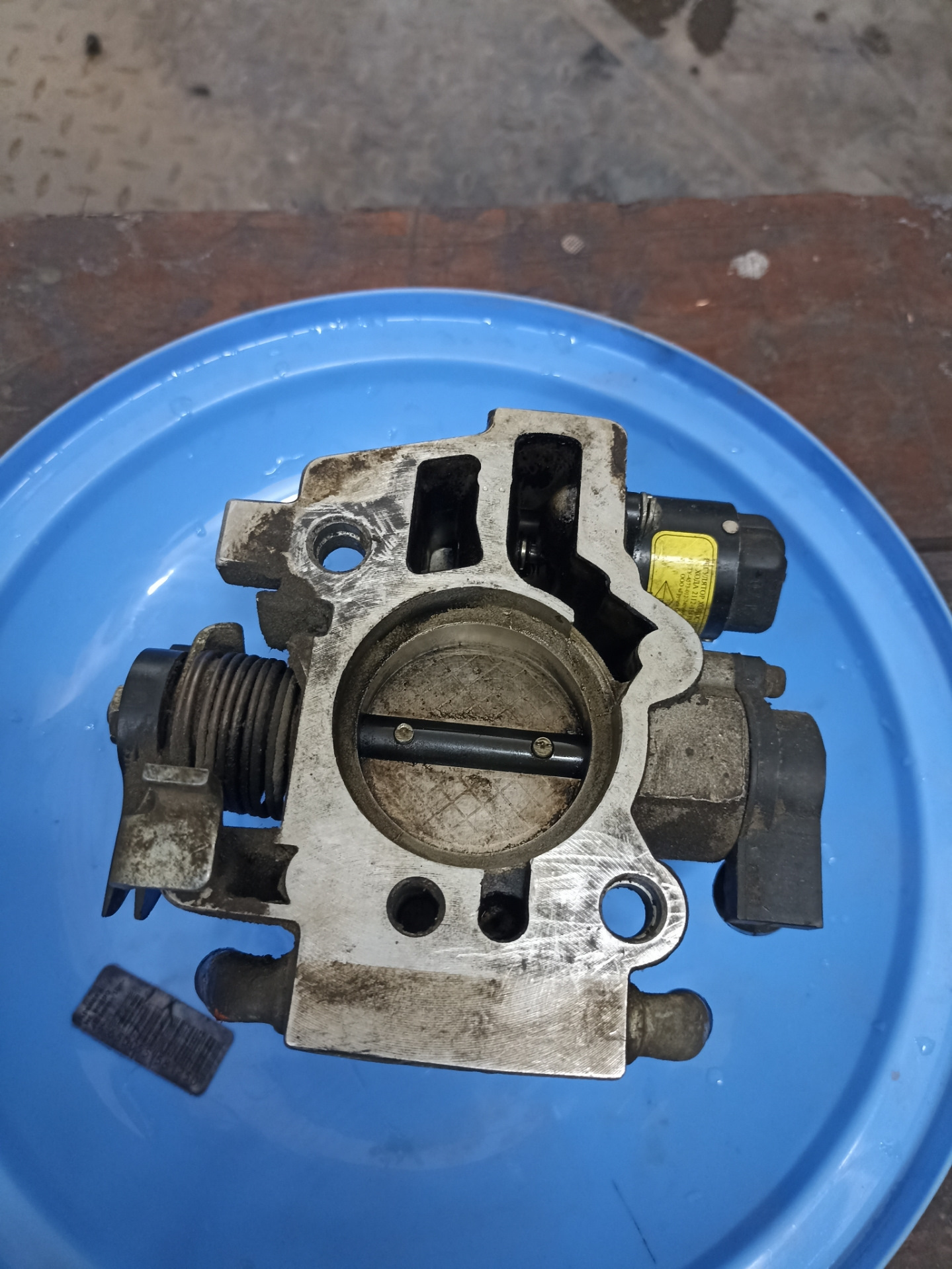 Чистка дроссельной заслонки — Lada 2115, 1,5 л, 2002 года | плановое ТО ...