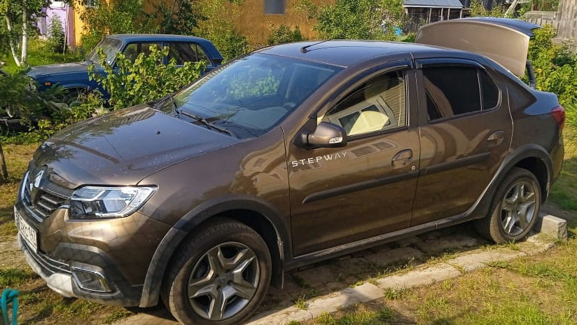 Логан 1.6 82. Renault Logan Stepway с дефлектором капота фото.