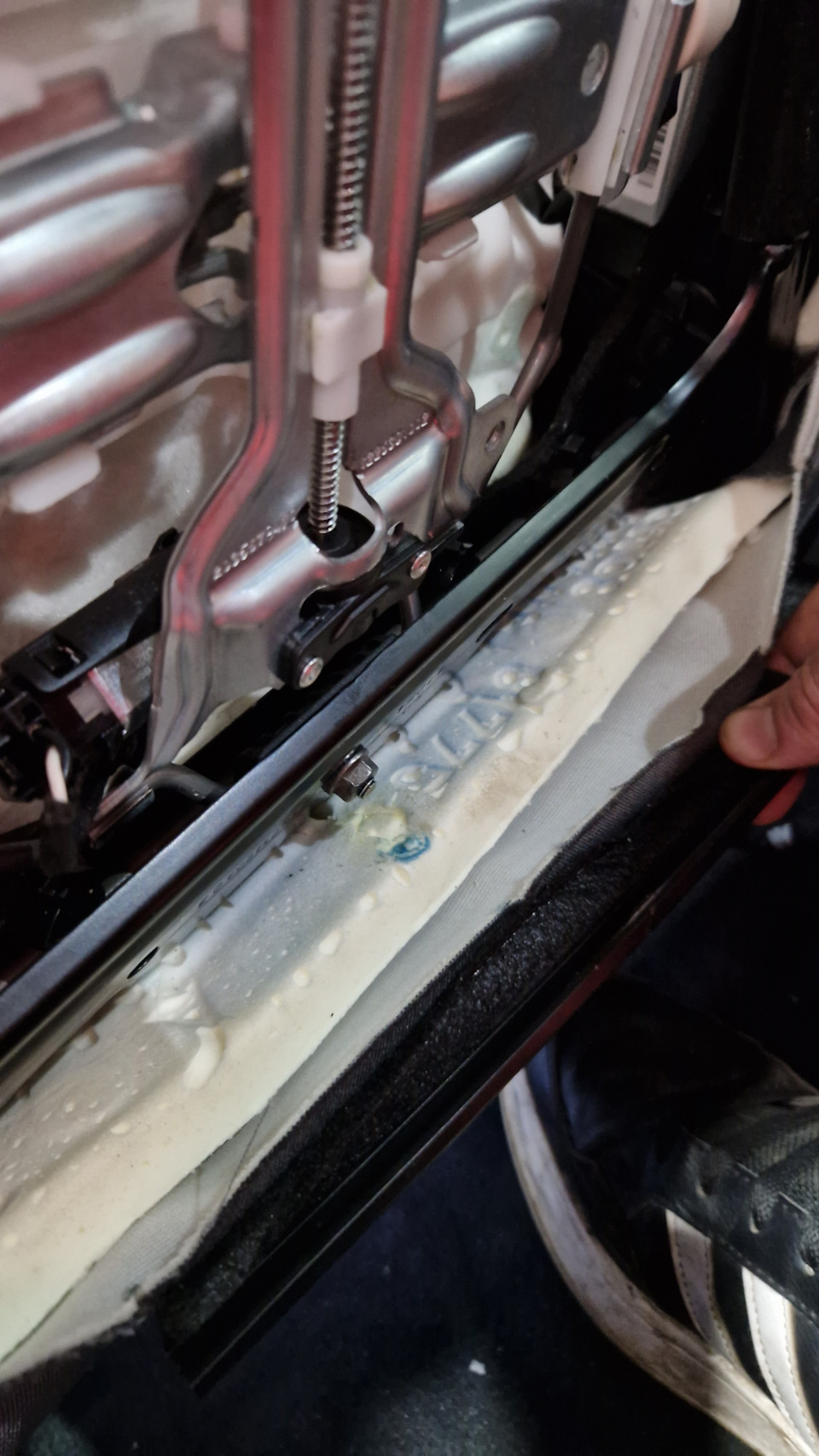 Посторонний звук в спинке водительского кресла Audi A5 (продолжение ...