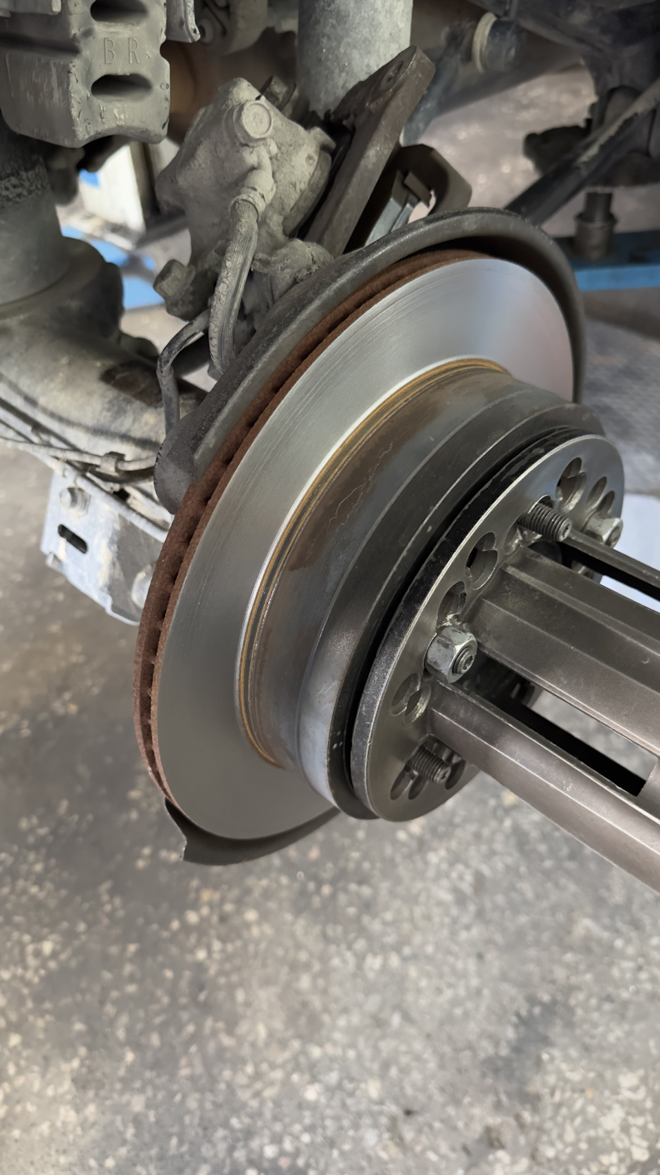 Проточка тормозного диска — Toyota Land Cruiser Prado 150-series, 4 л ...