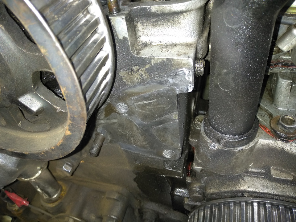 У меня лопнул распредвал и вырвало паразитный ролик ремня грм — Iveco ...