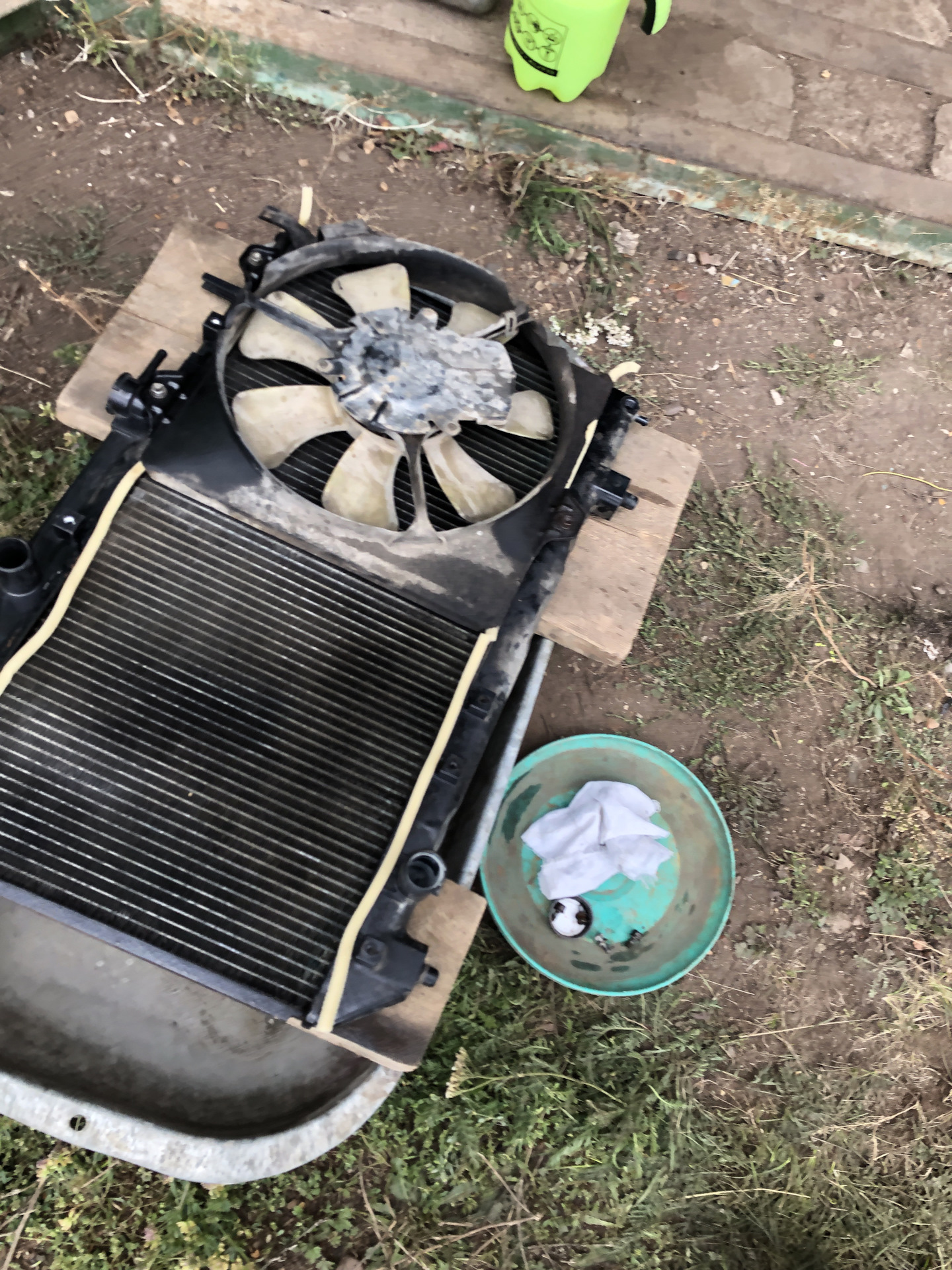 Замена бачка радиатора — Toyota Carina E, 1,8 л, 1996 года | поломка ...