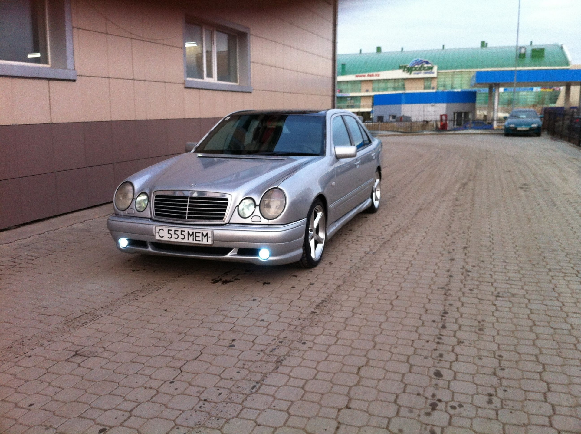 Mercedes Benz e class w210