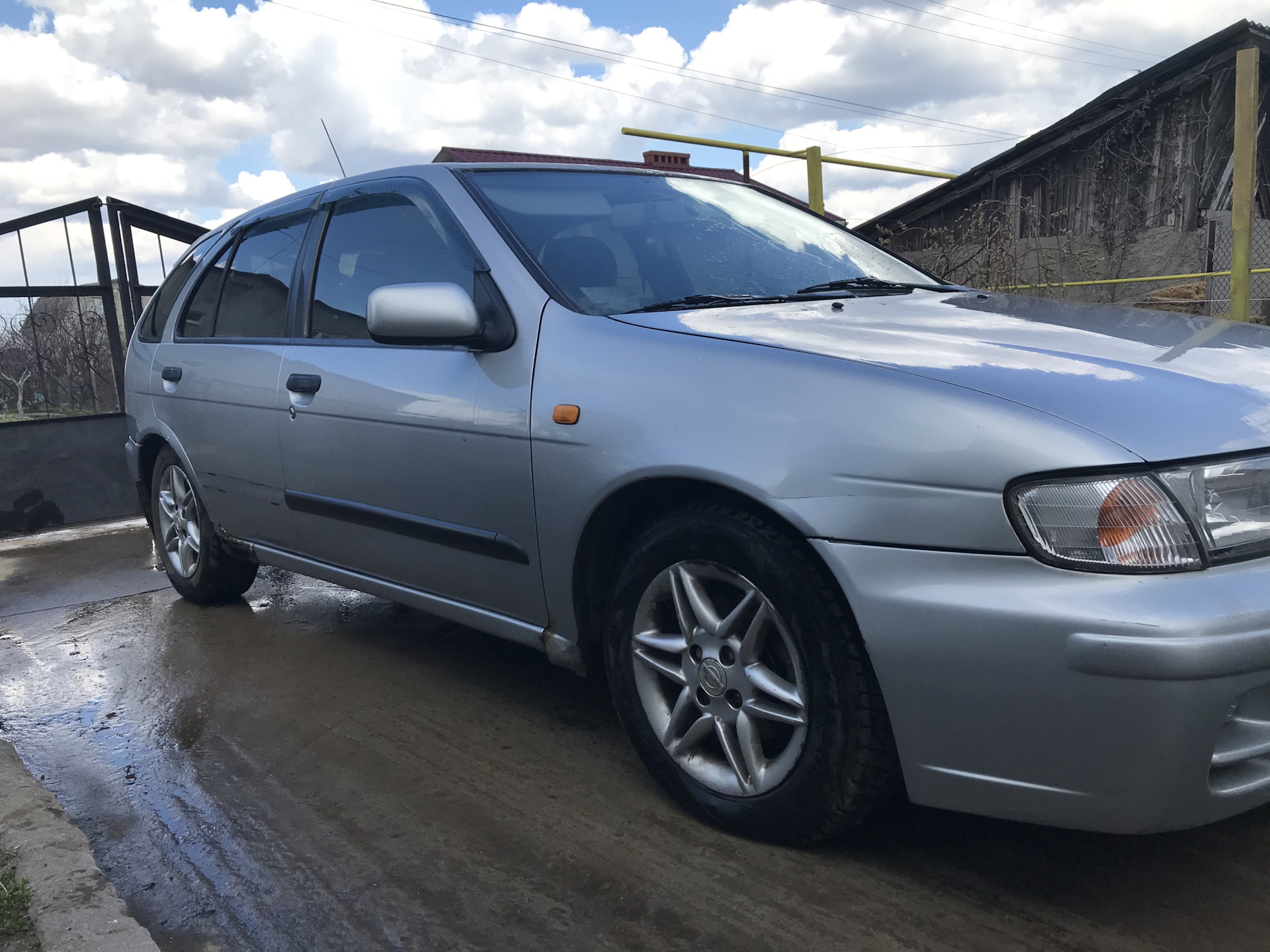 nissan almera n 15