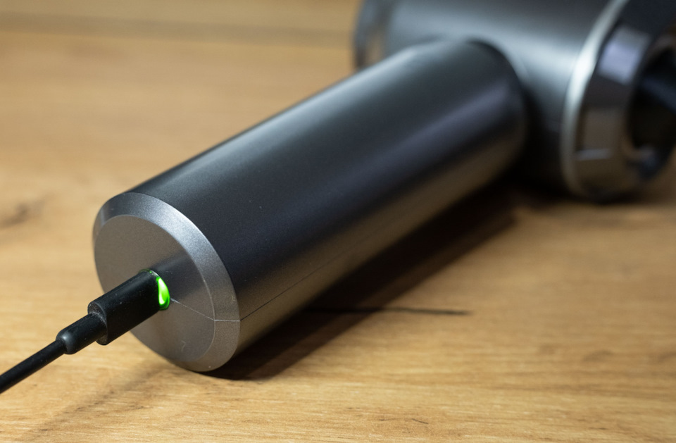 После полной зарядки индикатор зеленый — Renault Kaptur (2020)