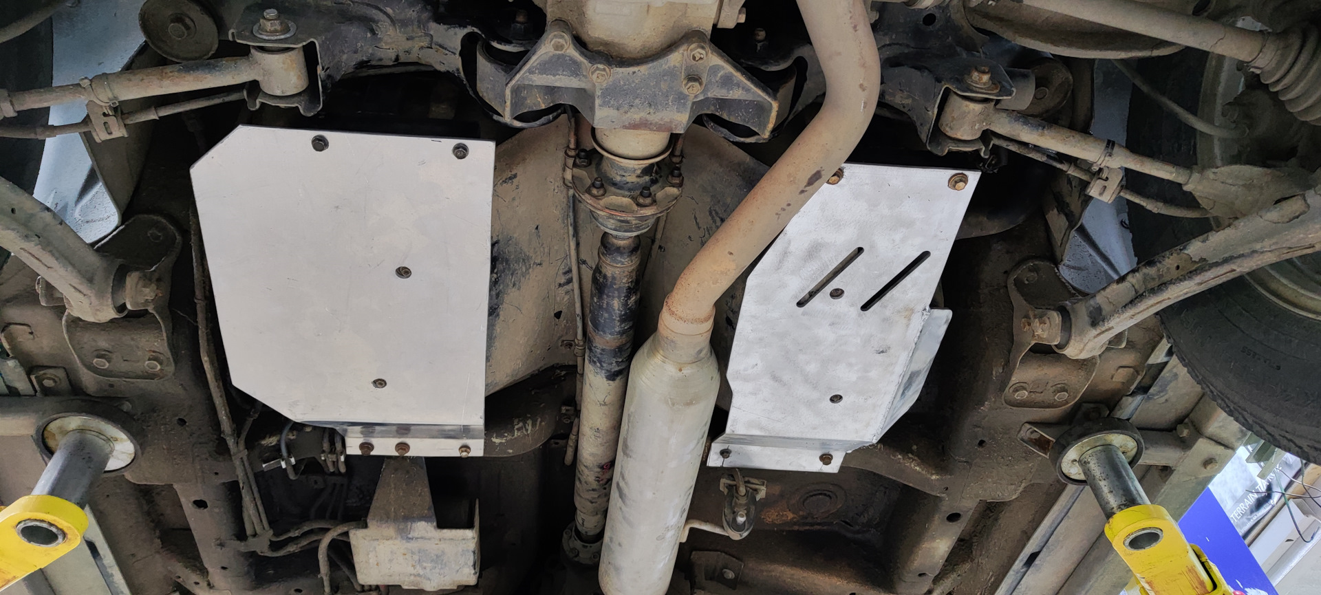 Повреждение бензобака, подрамника на Сузуки Гранд Витара 2. Защита ...