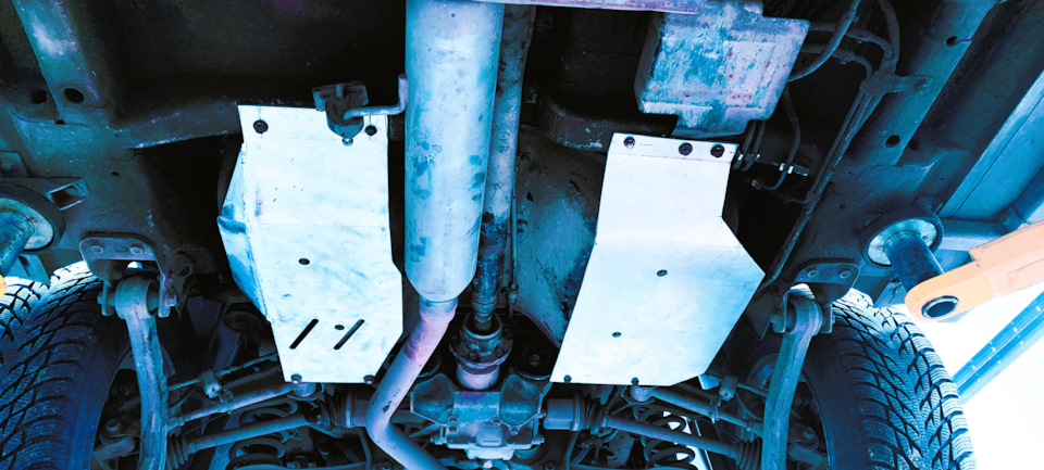 Повреждение бензобака, подрамника на Сузуки Гранд Витара 2. Защита ...