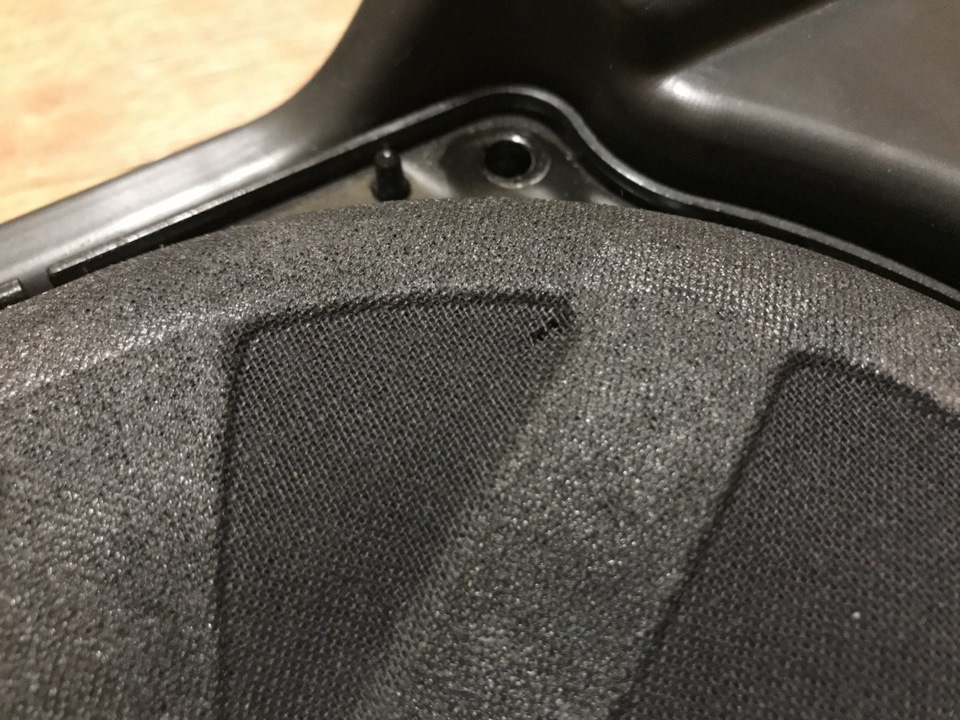 мощные колонки в машину. музыка через сабвуфер. Honda fit автозвук. автомобильный сабвуфер rcf pw100. аудиосистема в машину.