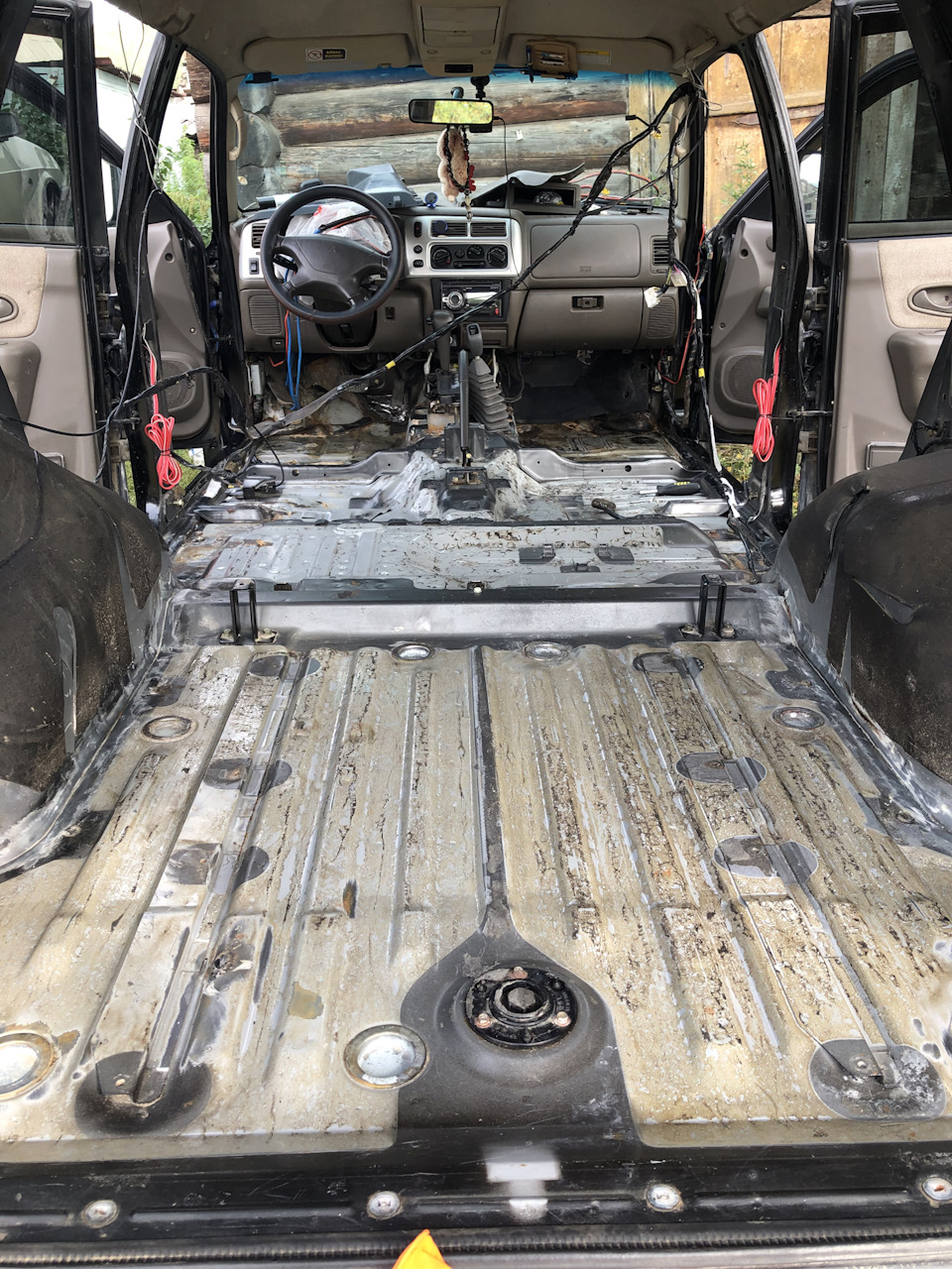 Управление монтеро спорт. Кузов Митсубиси Монтеро спорт. Сложенные два ряда на Монтеро спорт 2022. Митсубиси Монтеро спорт на газу. Второе дно в Монтеро спорт своими руками.