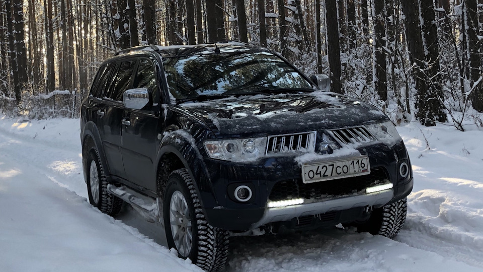 Митсубиси паджеро спорт 2011 года