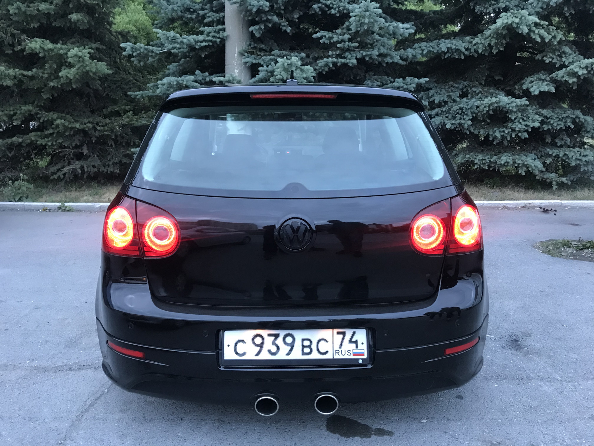 Фонарь гольф 5. Фонари Golf r32. Задние фонари Golf 5 r32. Фонари гольф 5 r32. Задние фонари гольф мк4 р32.