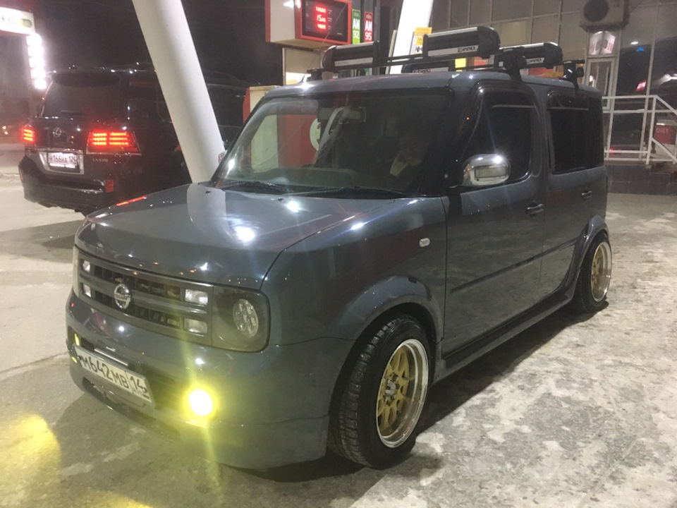 Nissan Cube 2002 stance