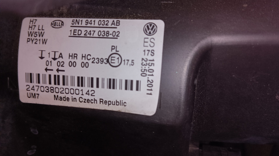 Как поменять лампу габарита в галогеновой фаре? — Volkswagen Tiguan (1G ...