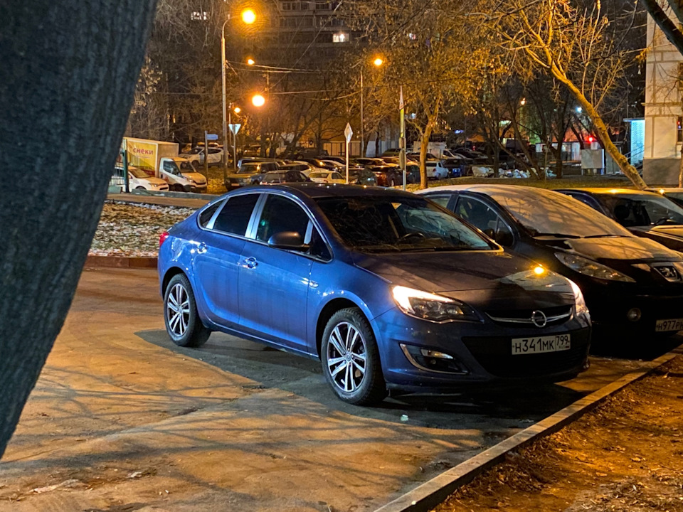 Обогрев сидения, подлокотник, масло и тормозная жидкость — Opel Astra J ...