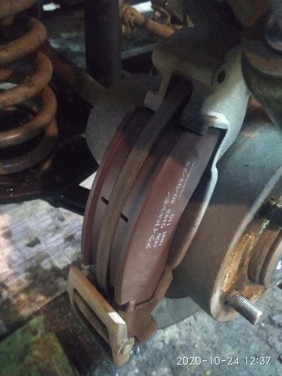 №58 передние колодки и задние амортизаторы на ниве — Lada 4x4 3D, 1,7 л ...