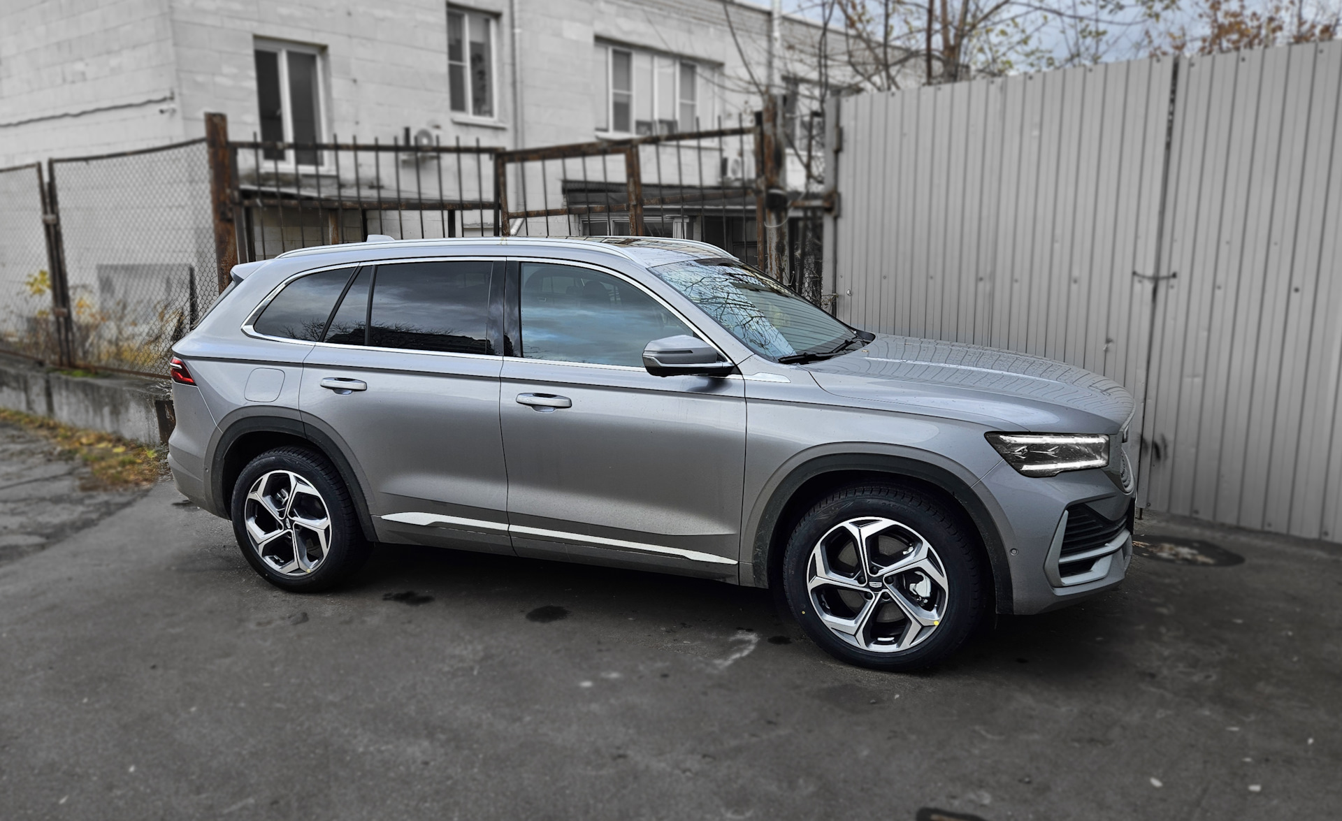 Штатные диски r19 + вес колес в сборе — Geely Monjaro, 2 л, 2024 года ...