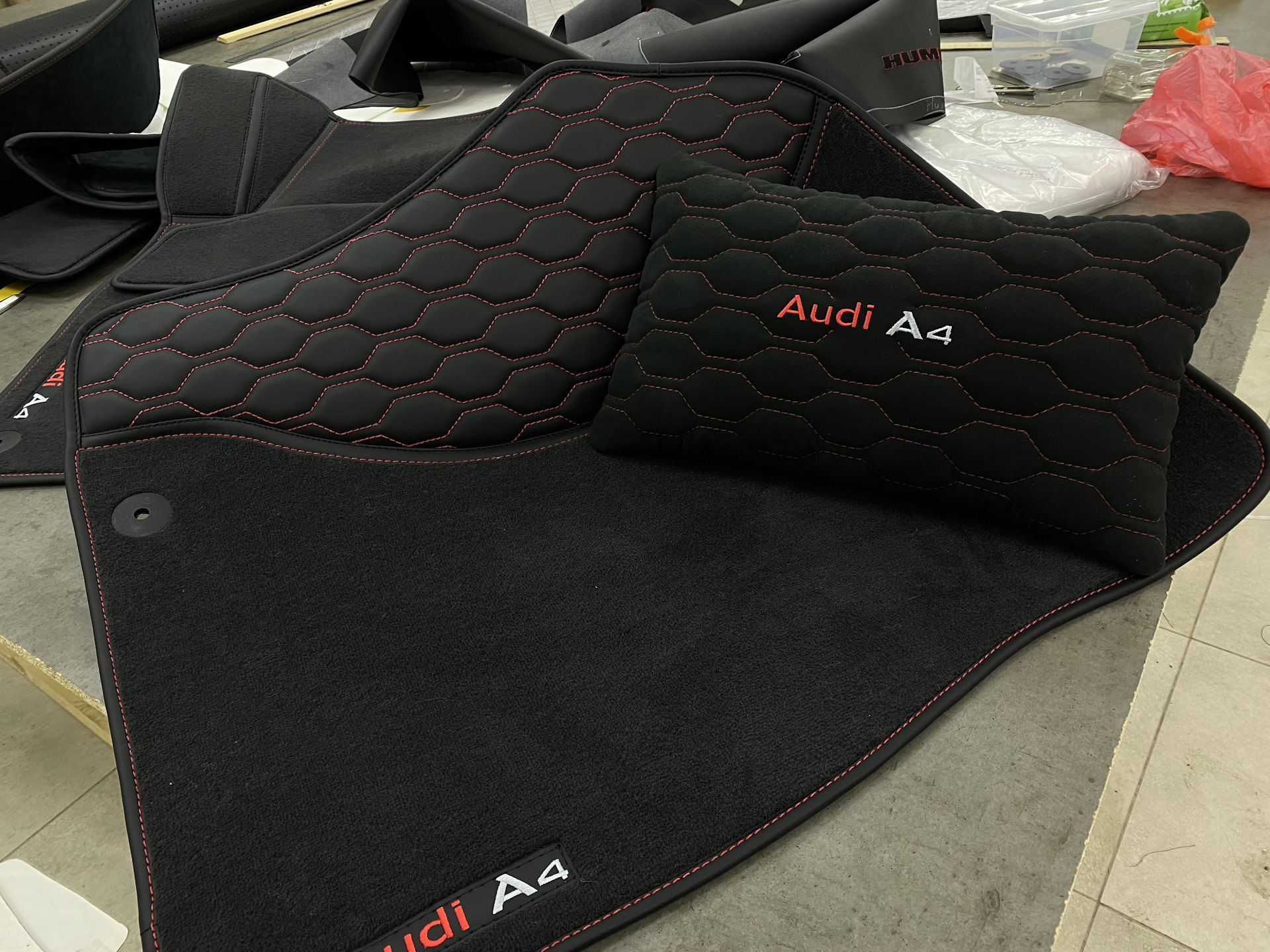 Коврики и подушка для Audi A4 — UNICARIUM на DRIVE2
