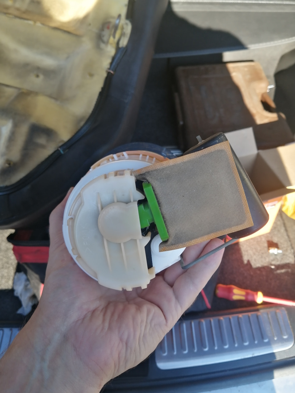 qyAAAgIUe A 960 Митсубиси аутлендер как открыть бензобак