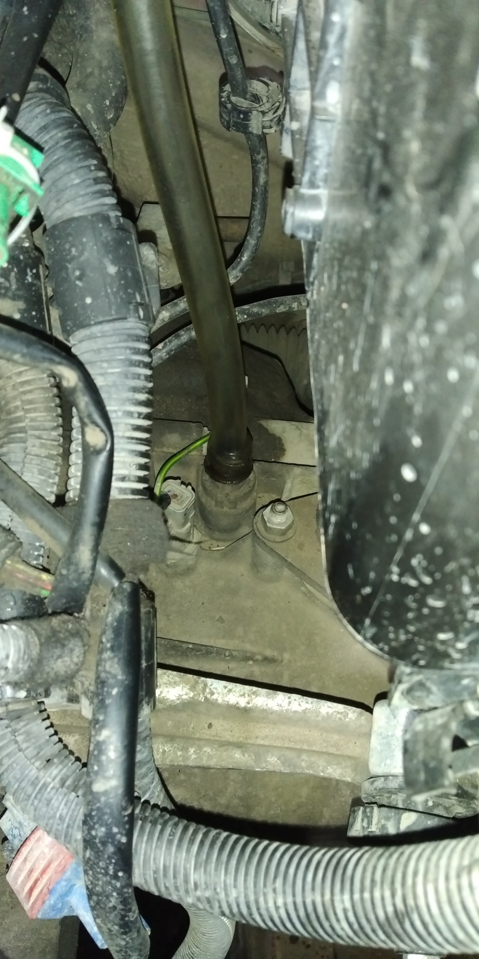 Надел шланг. При помощи фена разогрел его. — Peugeot 206