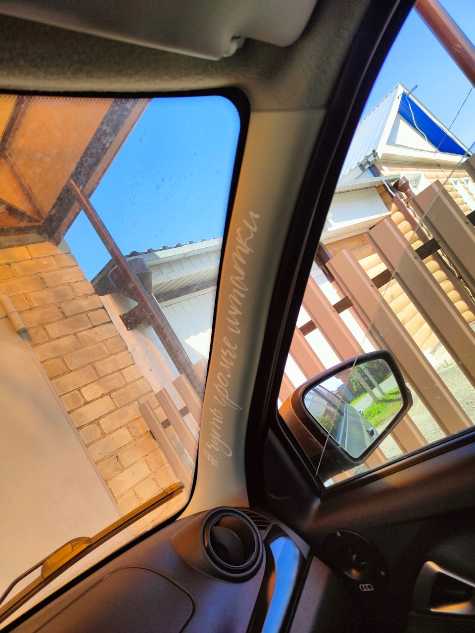 Черный потолок и немного антихрома на руле, пушсало в арки. — Lada ...