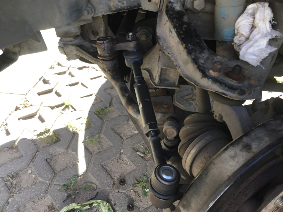 Замена рулевой тяги ниссан террано 2, продолжение — Nissan Terrano II ...