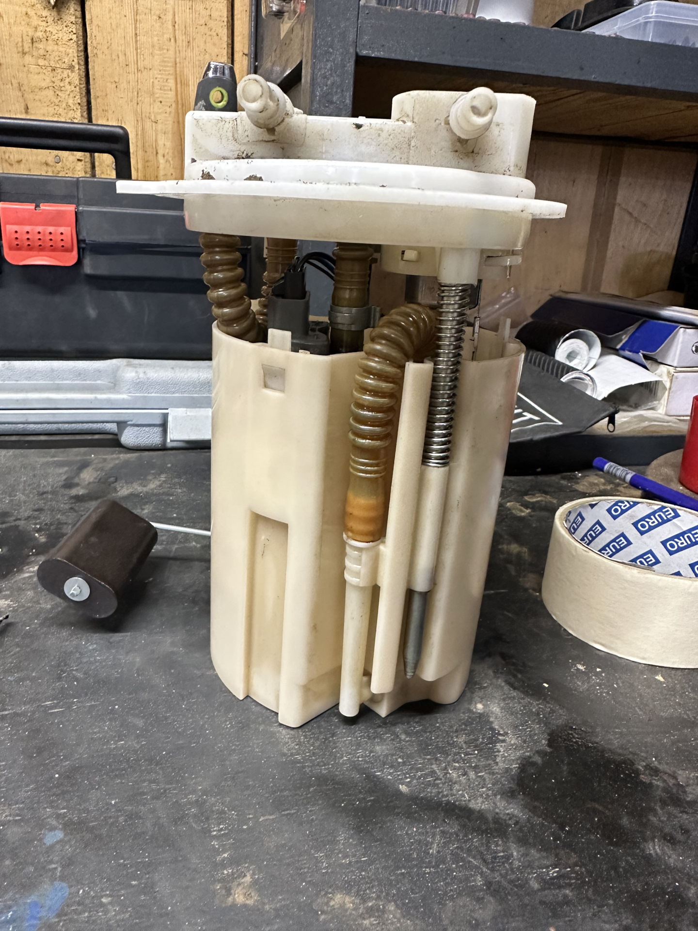 Не тянет. Замена топливных фильтров — Lada Приора седан, 1,6 л, 2013 ...