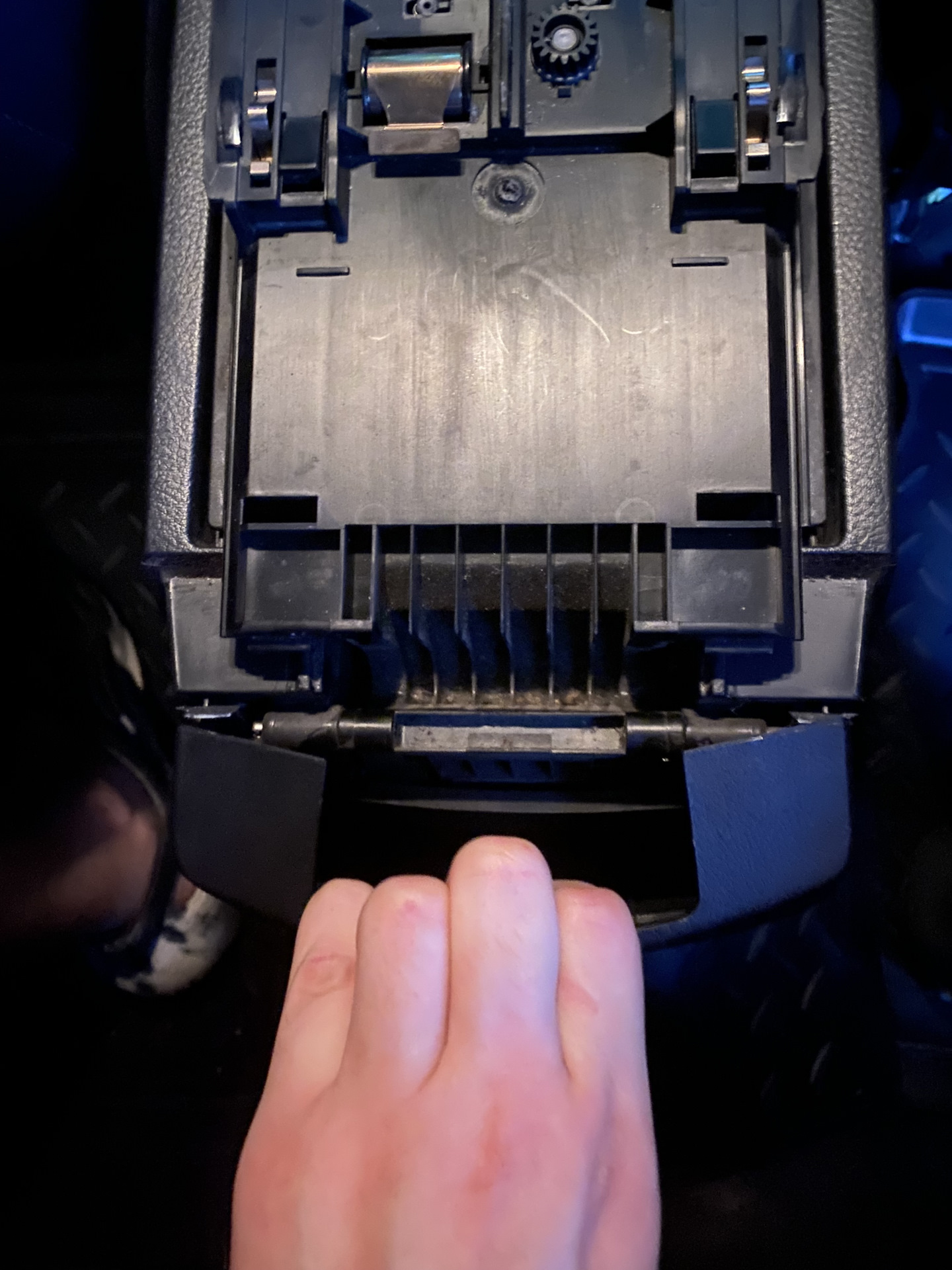 Снятие подлокотника и ремонт механизмов — Mazda 6 (2G) GH, 2 л, 2008 ...