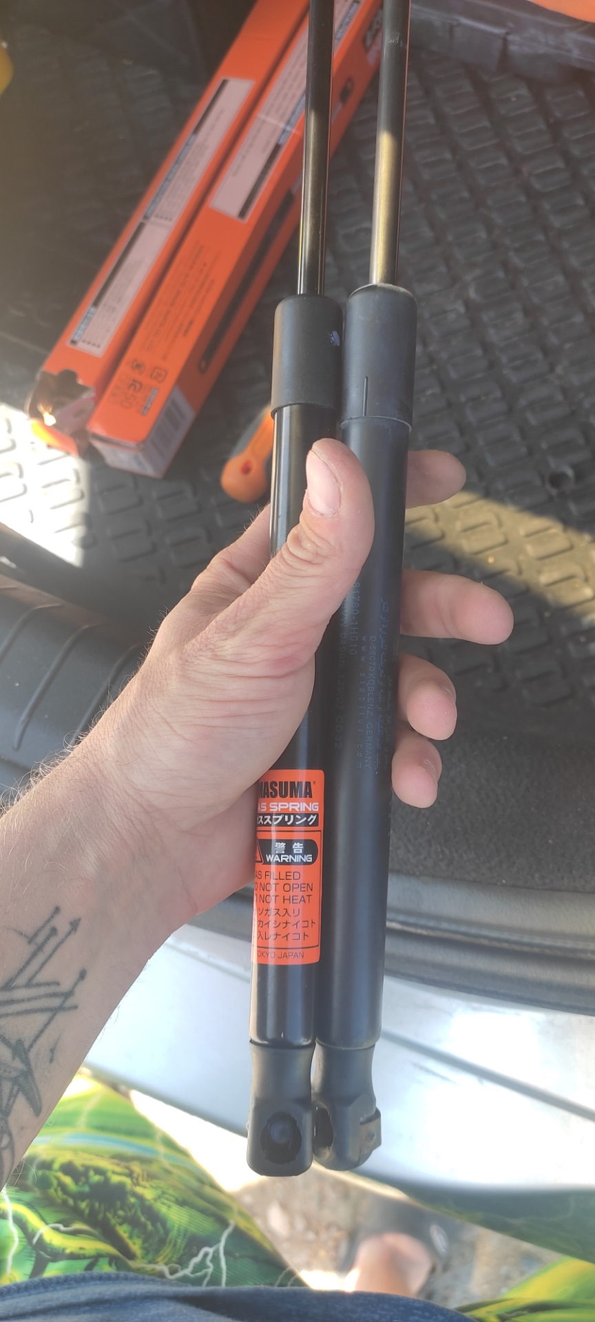 Старый (заводской) и новый — KIA Ceed (1G)