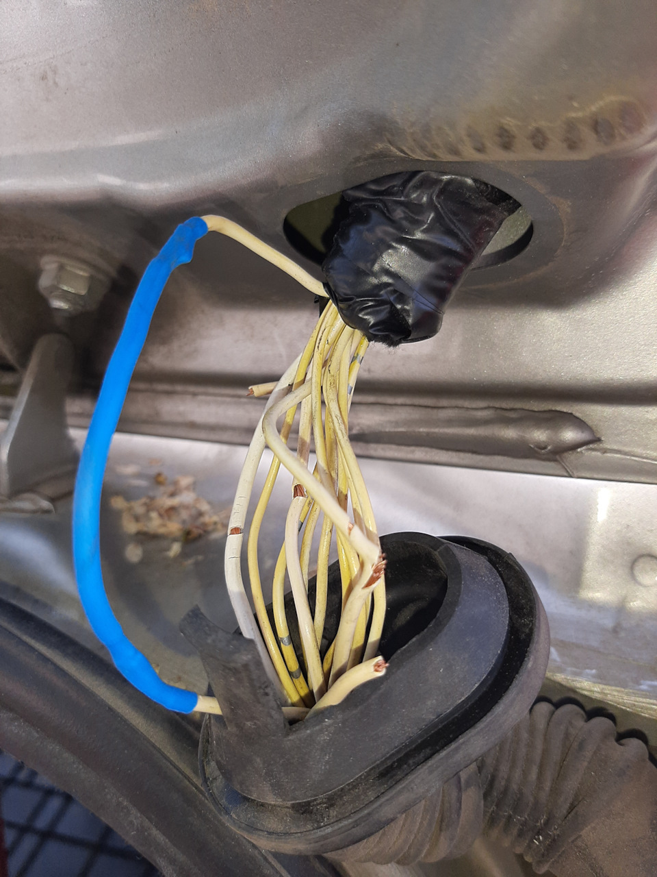 Не открывается крышка багажника — Nissan Note (1G), 1,6 л, 2008 года ...