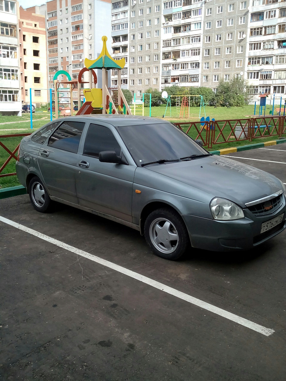 Поменял диски — Lada Приора хэтчбек, 1,6 л, 2011 года | колёсные диски |  DRIVE2