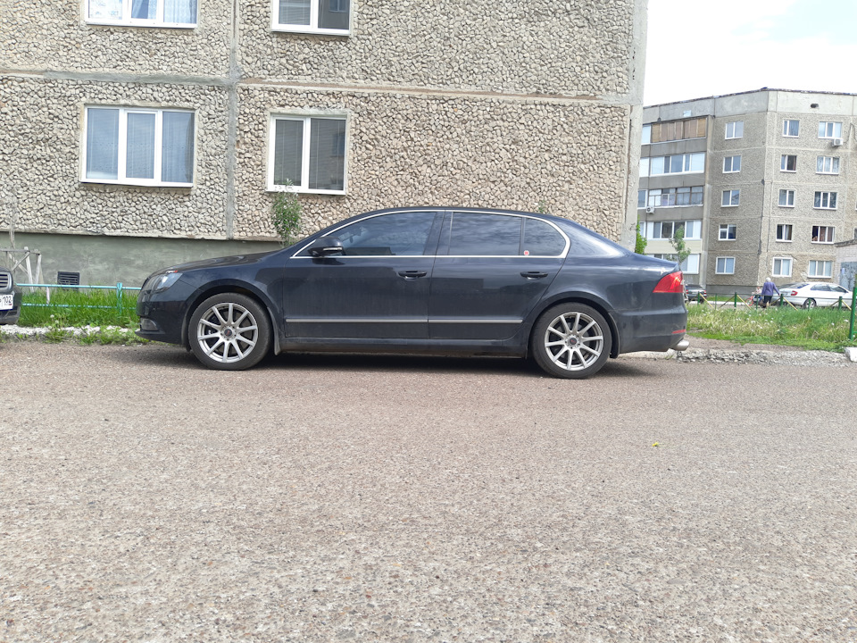 незнаю видно тут или нет но меня это бесило жестко — Skoda Superb Mk2