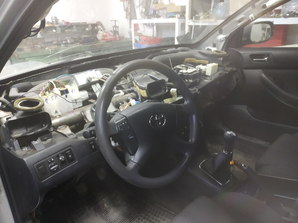 Фото в бортжурнале Toyota Avensis II
