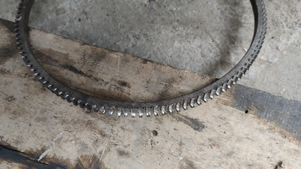 Сказ о том, как съело зубья маховика и как при этом поменять пол-машины ...