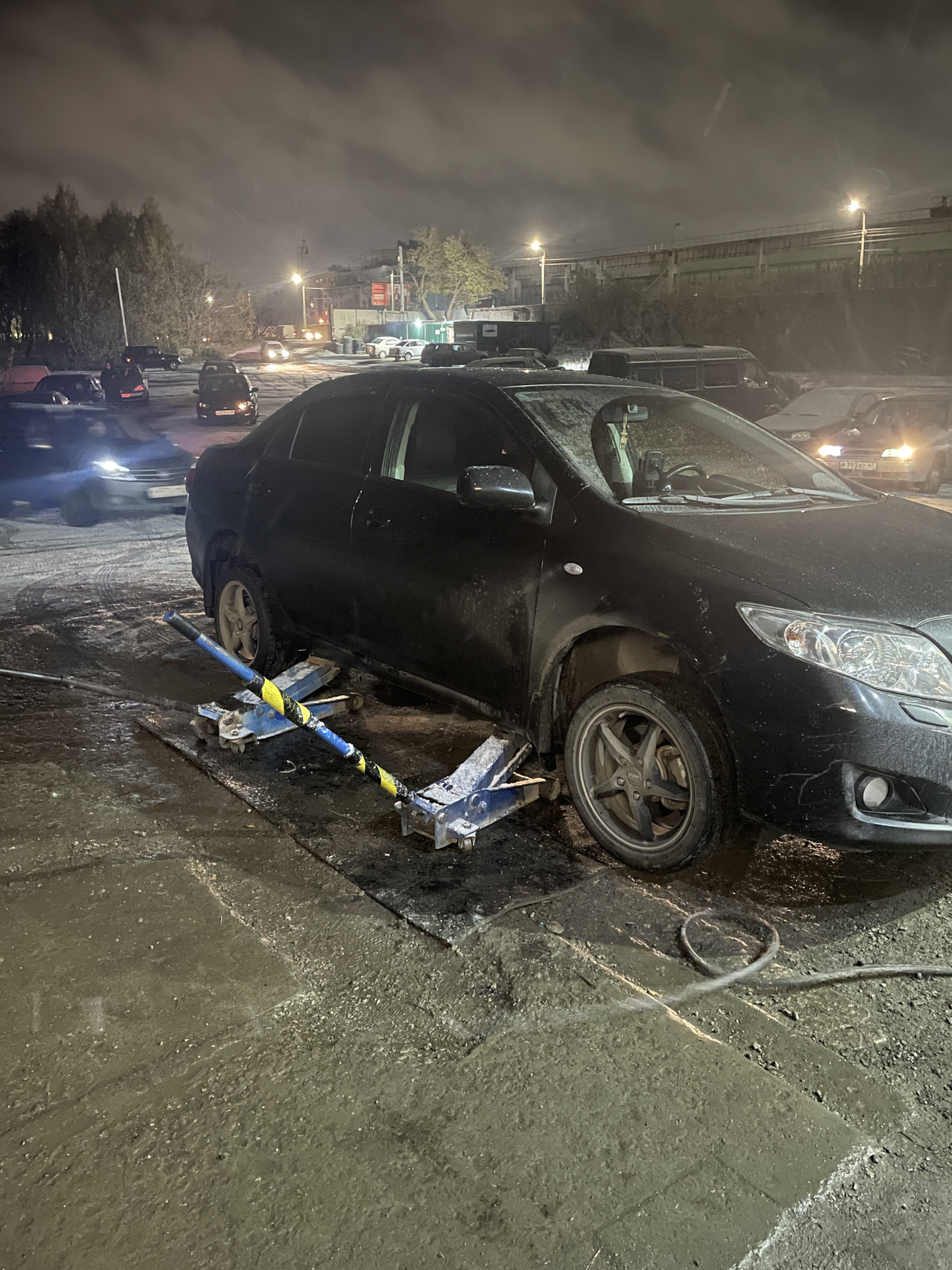 64. Замена резины на зимнюю — Toyota Corolla (140/150), 1,6 л, 2008 ...