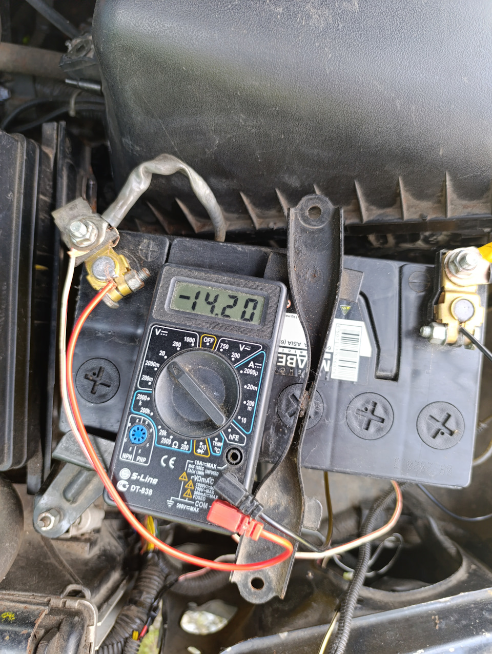 Напряжение на заведённую — Toyota Vista (30)