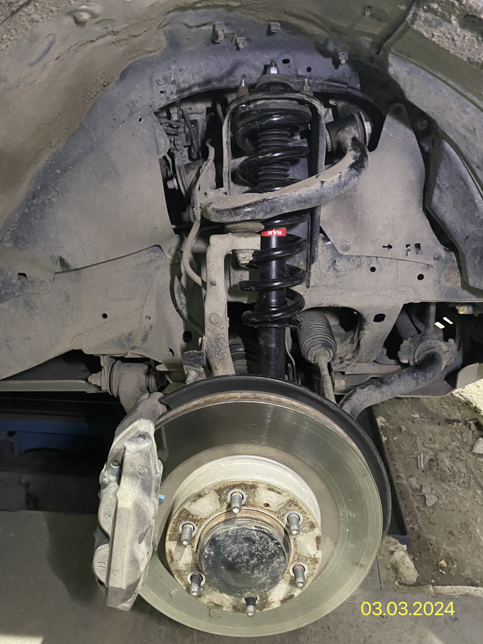 Пружина передней стойки. Замена — Toyota Land Cruiser Prado 150-series ...