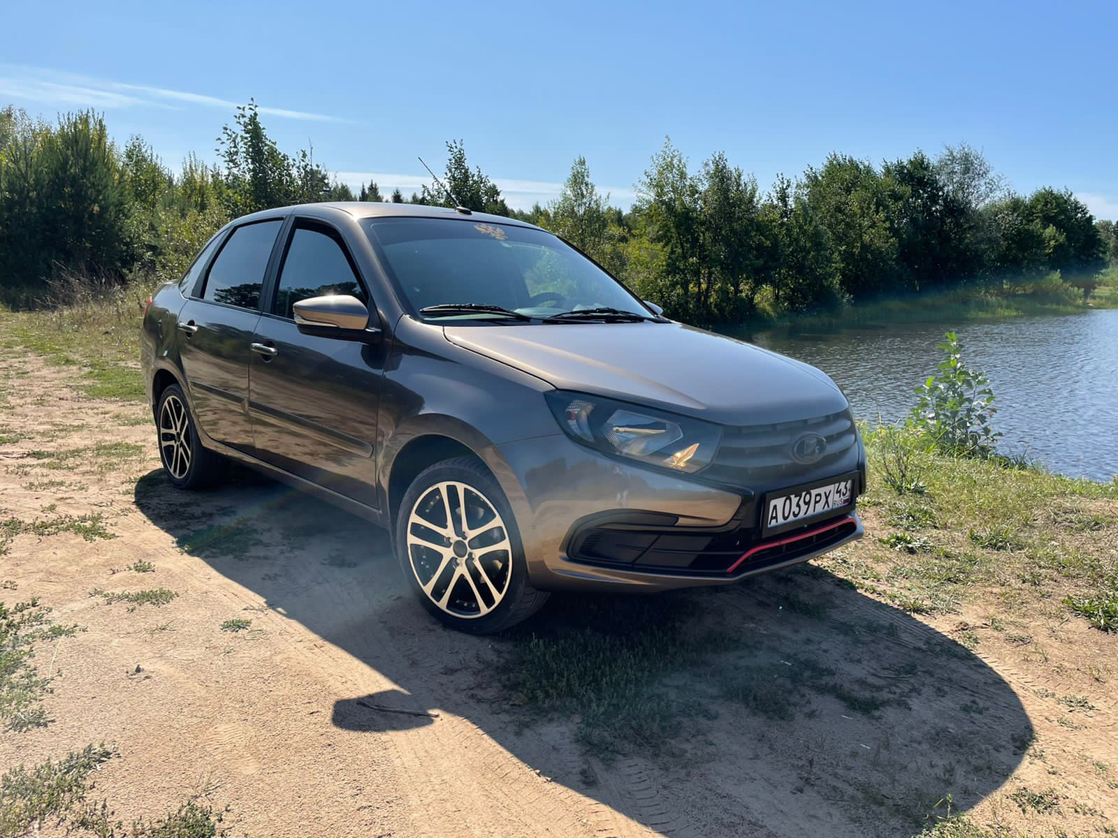 Рельсы — Lada Гранта (2G) FL, 1,6 л, 2020 года | колёсные диски | DRIVE2
