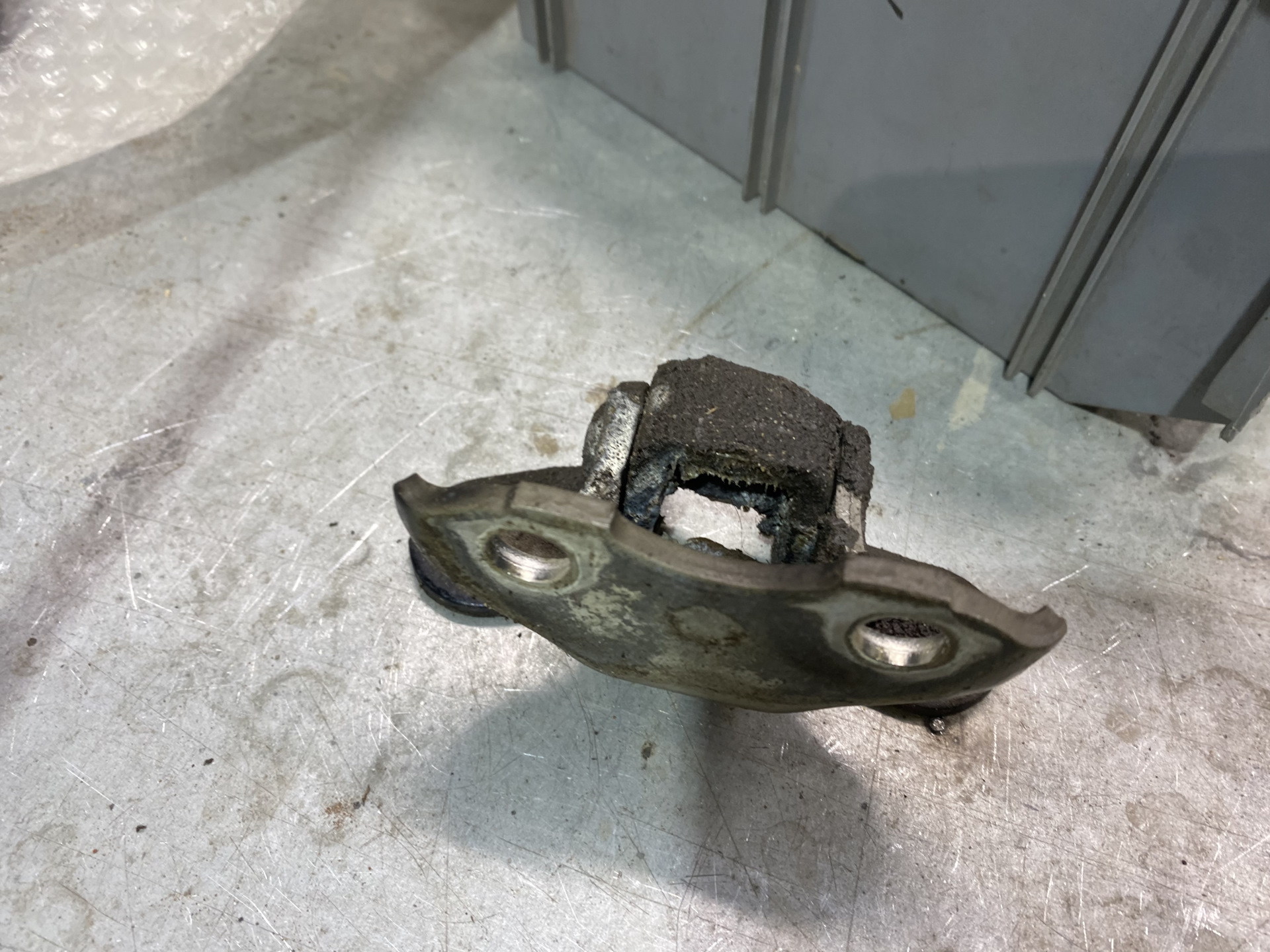Замена Петель водительской двери. — Toyota Camry (XV50), 2 л, 2013 года ...