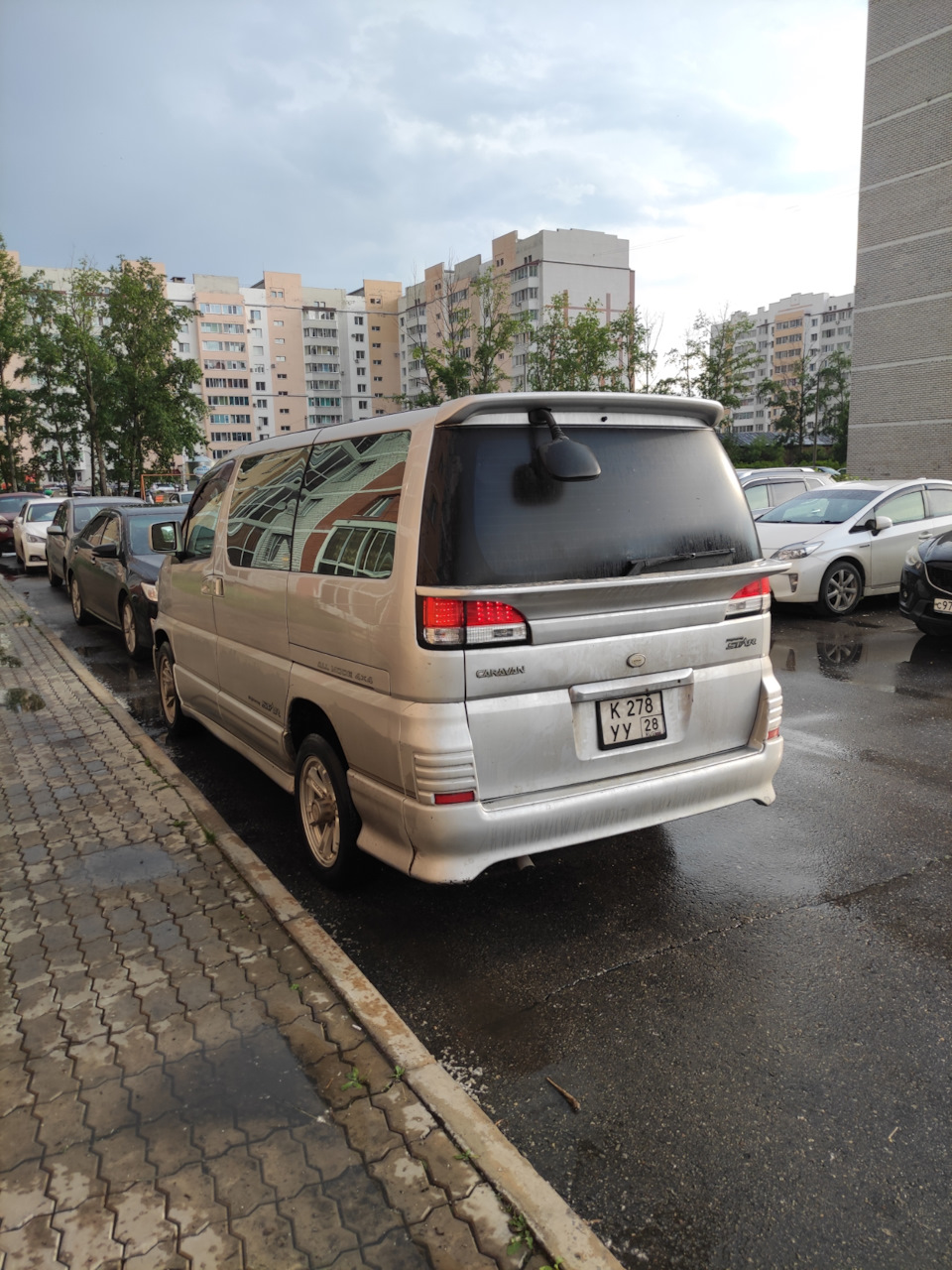 Nissan Elgrand e50