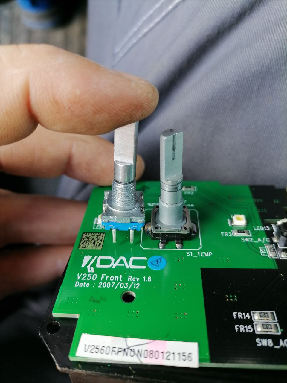 Ремонт регулятора температуры микроклимата — Chevrolet Epica, 2 л ...